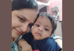 Seema-Virender-with-her-daughter.png
